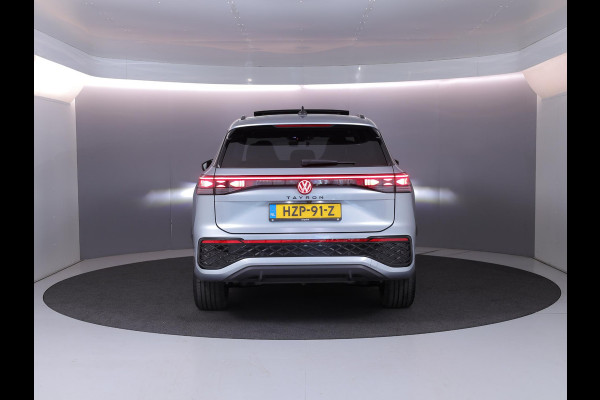 Volkswagen Tayron 1.5 eHybrid R-Line Edition | Private lease vanaf €851 | 204 pk Automaat (DSG) | Verlengde garantie | Navigatie | Panoramadak | Trekhaak (wegklapbaar) | Parkeersensoren (Park assist) | Rondomzicht camera | Stoelverwarming | R-Line |