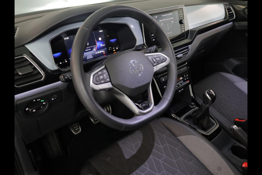 Volkswagen T-Cross 1.0 TSI Life Edition Goal 95PK | Navigatie | Parkeersensoren voor en achter | Stoelverwarming |
