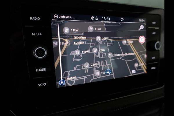 Volkswagen T-Cross 1.0 TSI Life Edition Goal 95PK | Navigatie | Parkeersensoren voor en achter | Stoelverwarming |