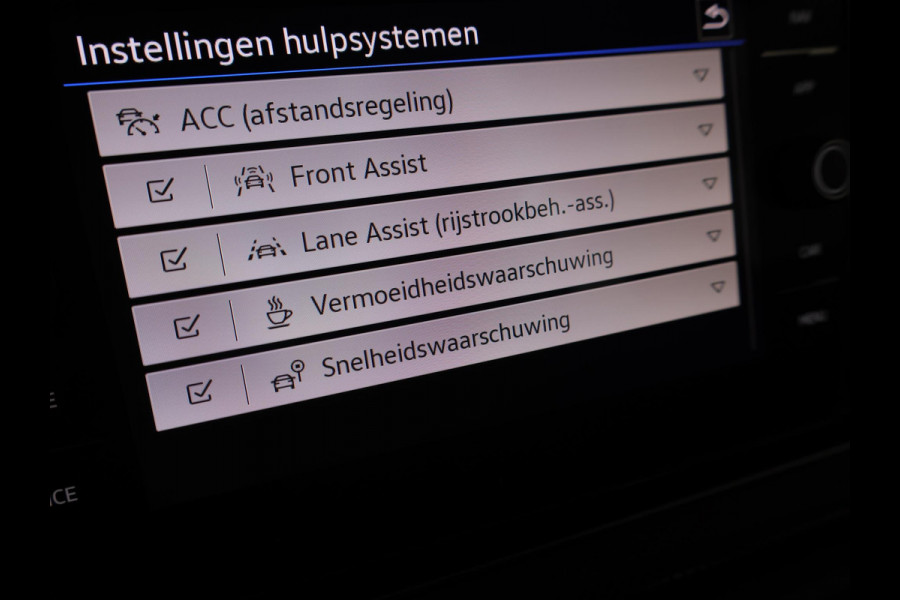 Volkswagen T-Cross 1.0 TSI Life Edition Goal 95PK | Navigatie | Parkeersensoren voor en achter | Stoelverwarming |