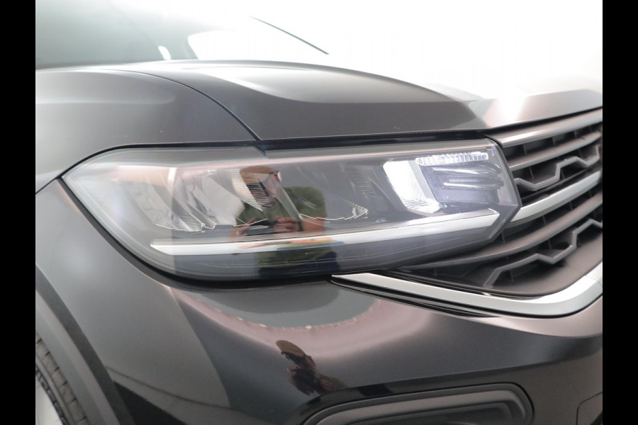 Volkswagen T-Cross 1.0 TSI Life Edition Goal 95PK | Navigatie | Parkeersensoren voor en achter | Stoelverwarming |