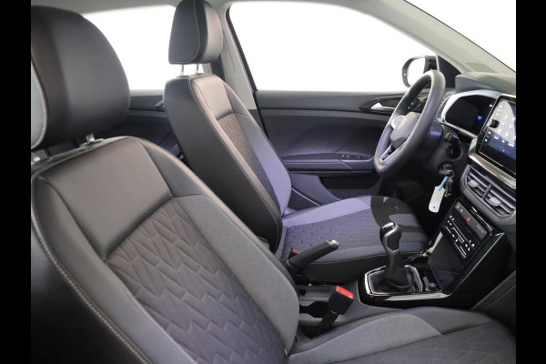 Volkswagen T-Cross 1.0 TSI Life Edition Goal 95PK | Navigatie | Parkeersensoren voor en achter | Stoelverwarming |