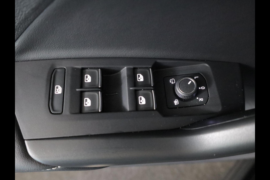 Volkswagen T-Cross 1.0 TSI Life Edition Goal 95PK | Navigatie | Parkeersensoren voor en achter | Stoelverwarming |