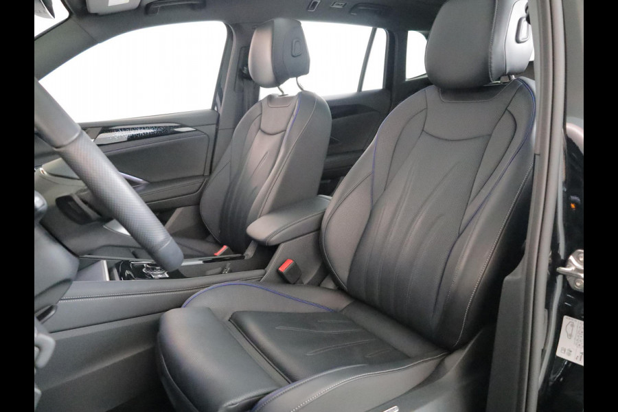 Volkswagen Tiguan 1.5 eHybrid R-Line Edition 272 pk Automaat (DSG) | Verlengde garantie | Navigatie | Panoramadak | Trekhaak (wegklapbaar) | Parkeersensoren (Park assist) | Rondomzicht camera | Lederen bekleding | Stoelverwarming/ventilatie |