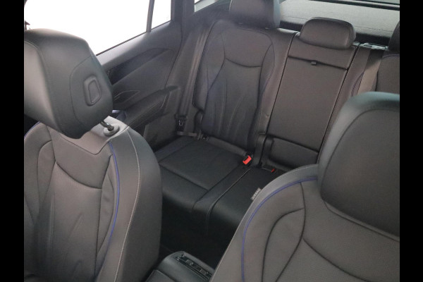 Volkswagen Tiguan 1.5 eHybrid R-Line Edition 272 pk Automaat (DSG) | Verlengde garantie | Navigatie | Panoramadak | Trekhaak (wegklapbaar) | Parkeersensoren (Park assist) | Rondomzicht camera | Lederen bekleding | Stoelverwarming/ventilatie |