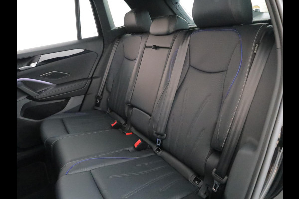Volkswagen Tiguan 1.5 eHybrid R-Line Edition 272 pk Automaat (DSG) | Verlengde garantie | Navigatie | Panoramadak | Trekhaak (wegklapbaar) | Parkeersensoren (Park assist) | Rondomzicht camera | Lederen bekleding | Stoelverwarming/ventilatie |