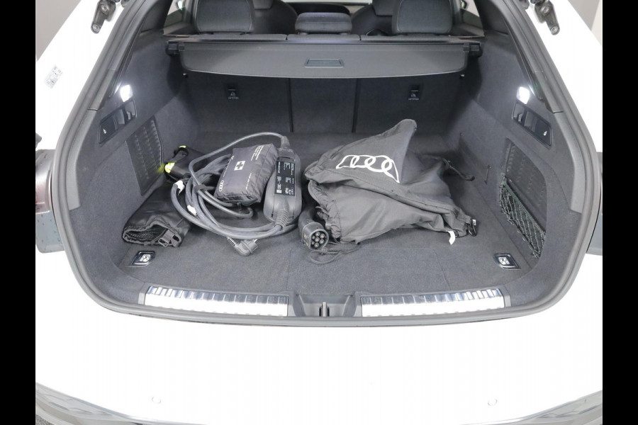 Audi A5 Avant 2.0 e-hybrid quattro S edition 299 pk S-tronic | Verlengde garantie | Navigatie | Parkeersensoren (Park assist) | Rondomzicht camera | Matrix LED koplampen | S-Line |