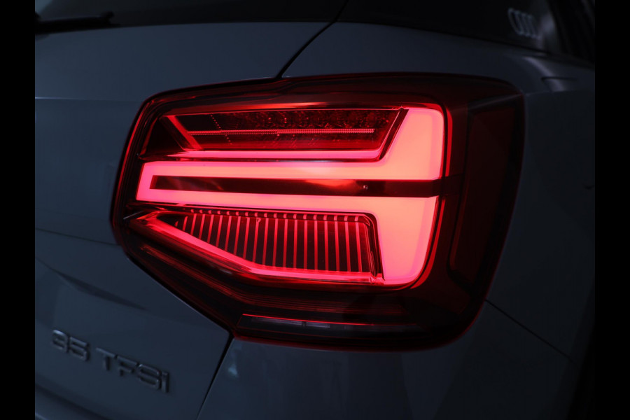 Audi Q2 35 TFSI S Edition 150 pk S-tronic | Navigatie | Trekhaak | Parkeersensoren achter | Matrix LED koplampen | S-Line |