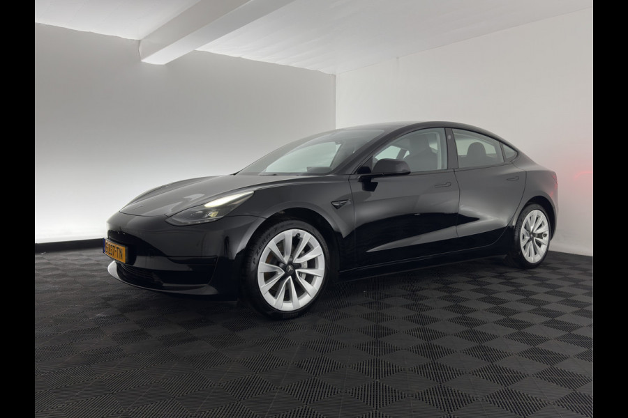 Tesla Model 3 Standard RWD Plus 60 kWh [3-Fase-11kW] {SoH-90%} (INCL-BTW) Aut. *PANO | AUTOPILOT | LEATHER | KEYLESS | FULL-LED | MEMORY-PACK | TOPVIEW | DAB | CARPLAY | DIGI-COCKPIT | LANE-ASSIST | HEATED- COMFORTSEATS | 19"ALU*