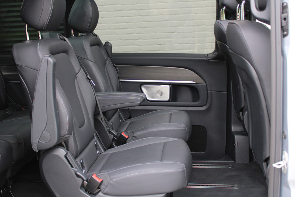 Mercedes-Benz Eqv 300 L2 / AMG / Luchtvering / Panorama / 7-Persoons / Burmester / Vol Opties / NIEUWSTAAT