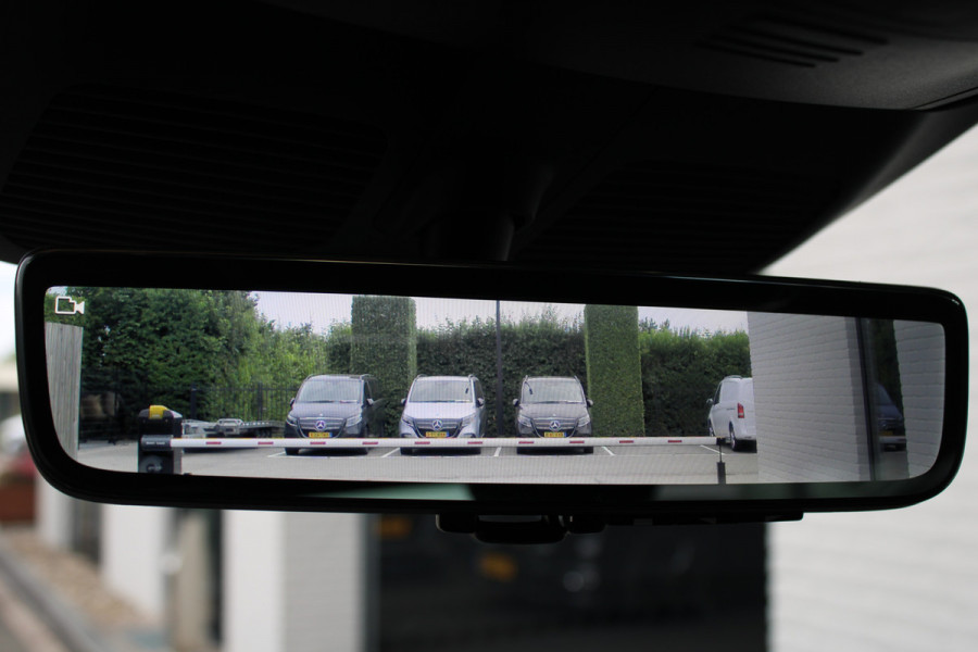 Mercedes-Benz Eqv 300 L2 / AMG / Luchtvering / Panorama / 7-Persoons / Burmester / Vol Opties / NIEUWSTAAT