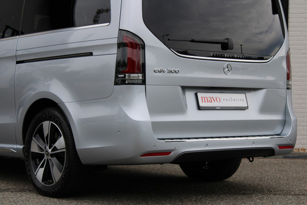 Mercedes-Benz Eqv 300 L2 / AMG / Luchtvering / Panorama / 7-Persoons / Burmester / Vol Opties / NIEUWSTAAT