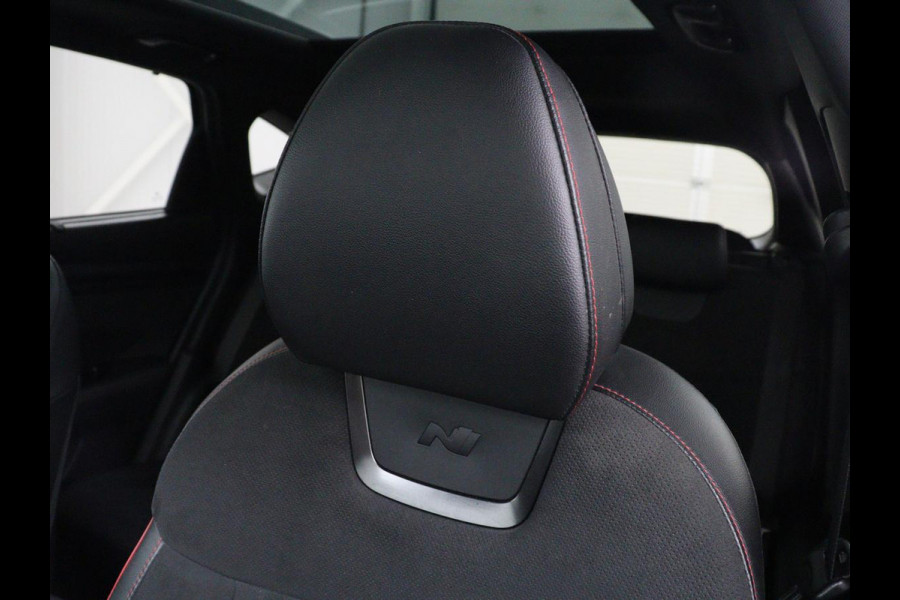 Hyundai Tucson 1.6 T-GDI PHEV N Line Sky 4WD | Panoramadak | Stoelverwarming | Leder/Alcantara | Camera | Adaptive cruise | Carplay | Full LED | Stuurverwarming | Keyless | Plug In