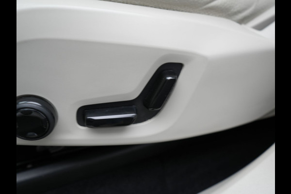 Volvo XC60 T6 AWD FACELIFT MODEL Inscription PHEV 350pk Dealer O.H | Panodak | Adaptive Cruise | Camera | Harman / Kardon | Lederen Sportstoelen Memory & Verwarmd | Google Assistant | Apple Carplay | Keyless | Full LED | Pilot Assist | Navigatie | Virtual |