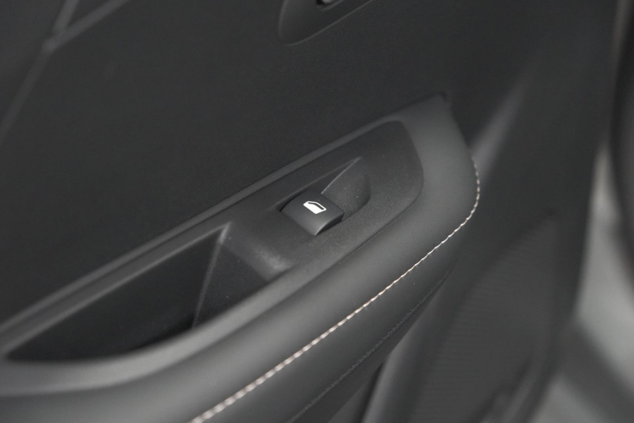 Peugeot 208 1.2 Hybrid 100 e-DCS6 Allure | Camera | Apple Carplay | Keyless Entry | Parkeersensoren