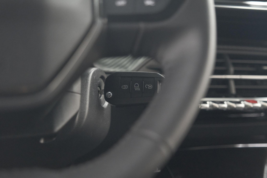 Peugeot 208 1.2 Hybrid 100 e-DCS6 Allure | Camera | Apple Carplay | Keyless Entry | Parkeersensoren