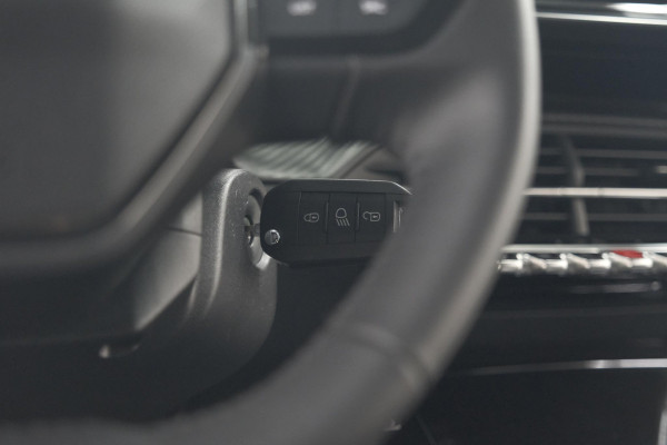Peugeot 208 1.2 Hybrid 100 e-DCS6 Allure | Camera | Apple Carplay | Keyless Entry | Parkeersensoren