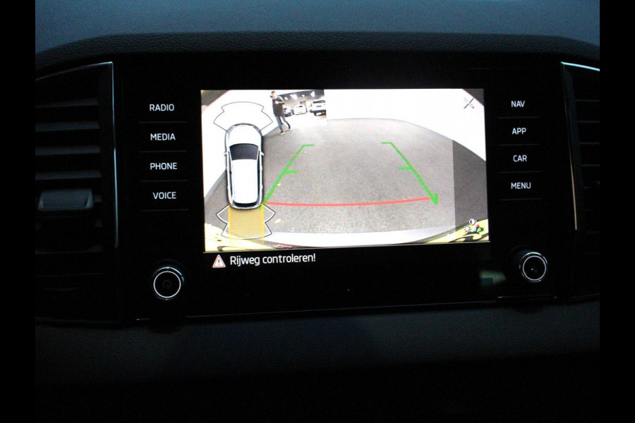 Škoda Karoq 1.5 TSI 150pk DSG Ambition Navigatie Apple Carpla/Android Auto Camera Climate Control Adaptieve Cruise control Lichtmetalen Velgen