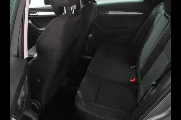 Škoda Karoq 1.5 TSI 150pk DSG Ambition Navigatie Apple Carpla/Android Auto Camera Climate Control Adaptieve Cruise control Lichtmetalen Velgen