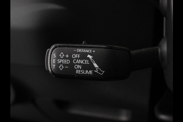 Škoda Karoq 1.5 TSI 150pk DSG Ambition Navigatie Apple Carpla/Android Auto Camera Climate Control Adaptieve Cruise control Lichtmetalen Velgen