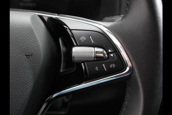 Škoda Karoq 1.5 TSI 150pk DSG Ambition Navigatie Apple Carpla/Android Auto Camera Climate Control Adaptieve Cruise control Lichtmetalen Velgen