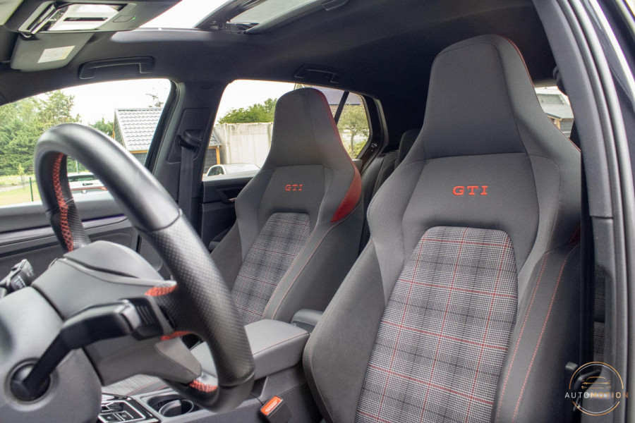 Volkswagen Golf 2.0 TSI GTI PANO CAMERA MISTLAMPEN IQ STOELVERWARMING