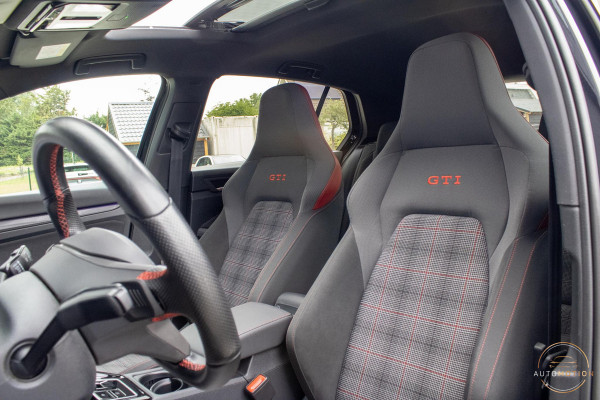 Volkswagen Golf 2.0 TSI GTI PANO CAMERA MISTLAMPEN IQ STOELVERWARMING