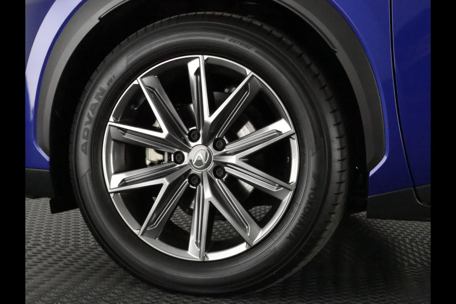 Lexus LBX Relax 2WD | 1e eigenaar | Dealer Onderhouden | Navigatie | Stoelverwarming + Leder |