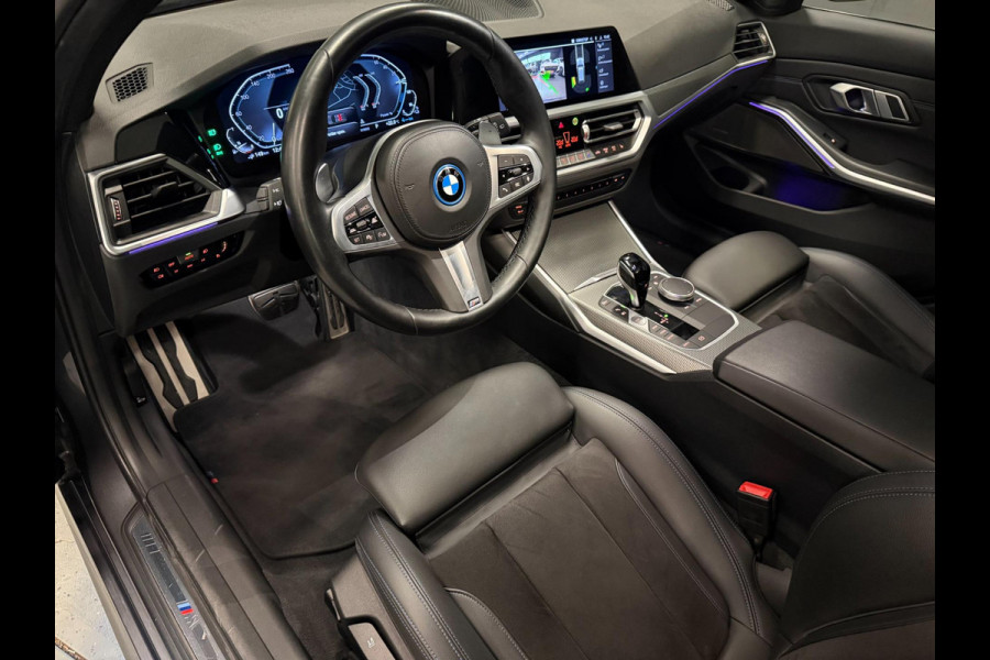 BMW 3 Serie Touring 330e M-SPORT SOH 98%/PANO/H-KARDON/V-COCKPIT/NAVI/CAM/DAB/CARPLAY///