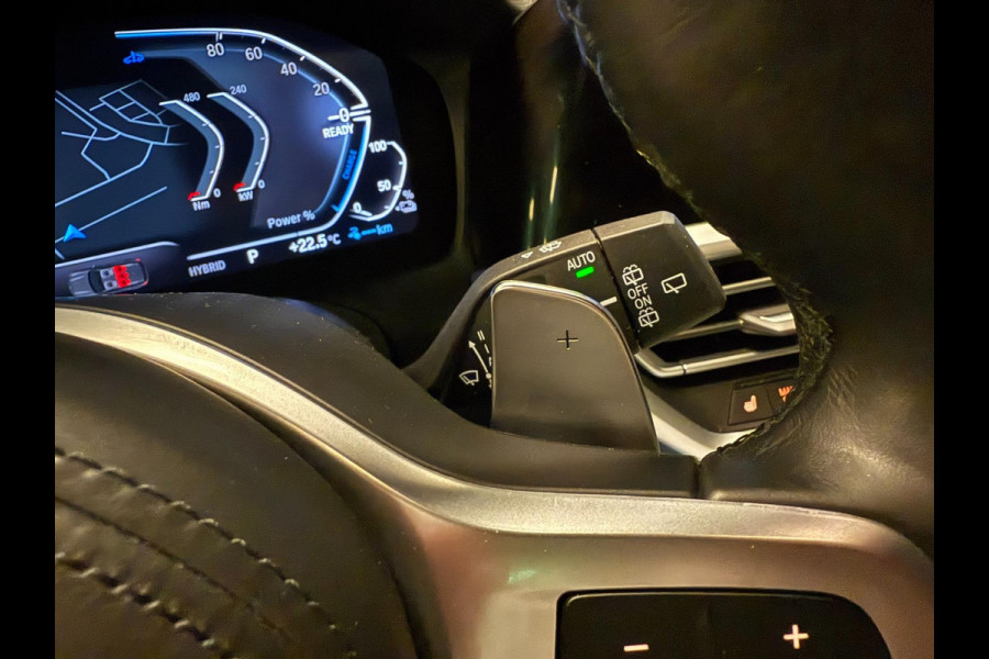 BMW 3 Serie Touring 330e M-SPORT SOH 98%/PANO/H-KARDON/V-COCKPIT/NAVI/CAM/DAB/CARPLAY///