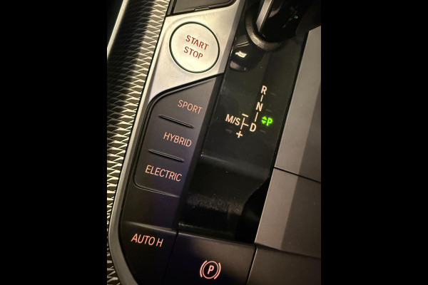 BMW 3 Serie Touring 330e M-SPORT SOH 98%/PANO/H-KARDON/V-COCKPIT/NAVI/CAM/DAB/CARPLAY///