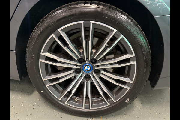 BMW 3 Serie Touring 330e M-SPORT SOH 98%/PANO/H-KARDON/V-COCKPIT/NAVI/CAM/DAB/CARPLAY///