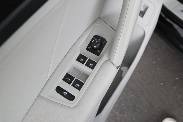 Volkswagen Tiguan 2.0 TSI 4Motion Highline Business R Panorama, Automaat, Trekhaak