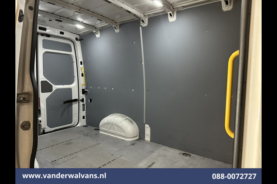 Volkswagen Crafter 2.0 TDI 141pk L3H3 L2H2 Euro6 Airco | Navigatie | Apple Carplay | Chauffeursstoel Android Auto, Parkeersensoren, 3000kg trekvermogen