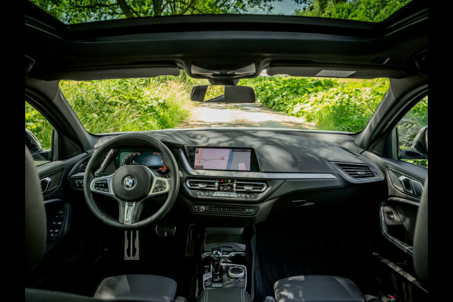BMW 1-serie 118i High Executive M-sport |Panoramadak|Dealeronderhouden