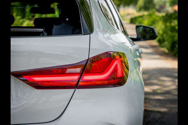BMW 1-serie 118i High Executive M-sport |Panoramadak|Dealeronderhouden
