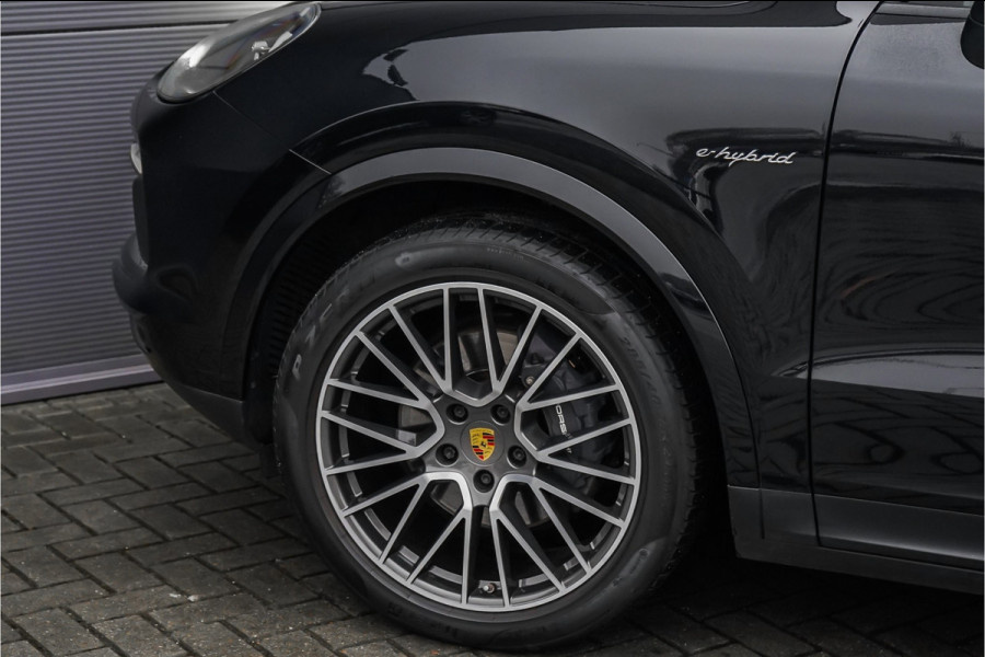 Porsche Cayenne 3.0 E-Hybrid Pano Camera 360° Sport Chrono Luchtvering