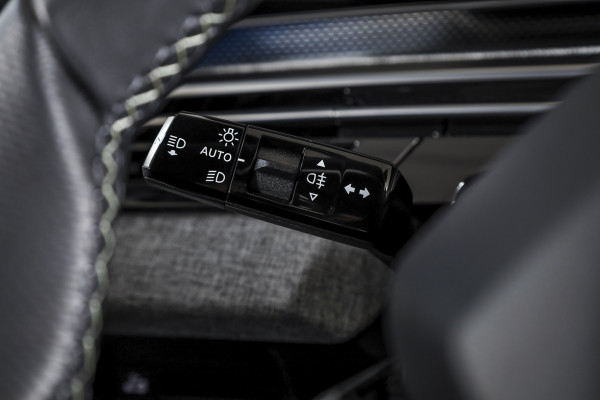 Peugeot 3008 1.2 Hybrid 145 GT | Dig. Cockpit | Adapt. Cruise | Stoel-+stuurverw. | PDC | Camera | NAV+App. Connect | ECC | 19" LM |