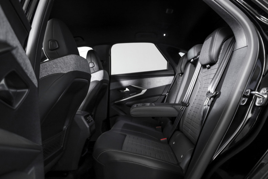 Peugeot 3008 1.2 Hybrid 145 GT | Dig. Cockpit | Adapt. Cruise | Stoel-+stuurverw. | PDC | Camera | NAV+App. Connect | ECC | 19" LM |