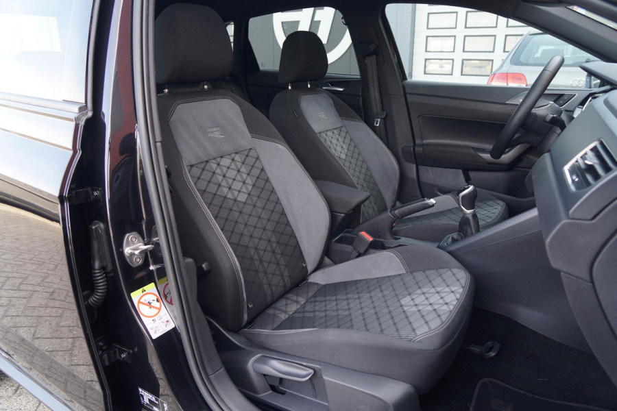 Volkswagen Polo 1.0 TSI R-Line Business + IQ LIGHT / KEYLESS / PANO / CAMERA