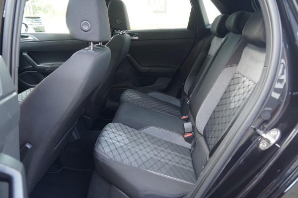 Volkswagen Polo 1.0 TSI R-Line Business + IQ LIGHT / KEYLESS / PANO / CAMERA