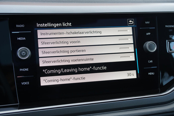 Volkswagen Polo 1.0 TSI R-Line Business + IQ LIGHT / KEYLESS / PANO / CAMERA