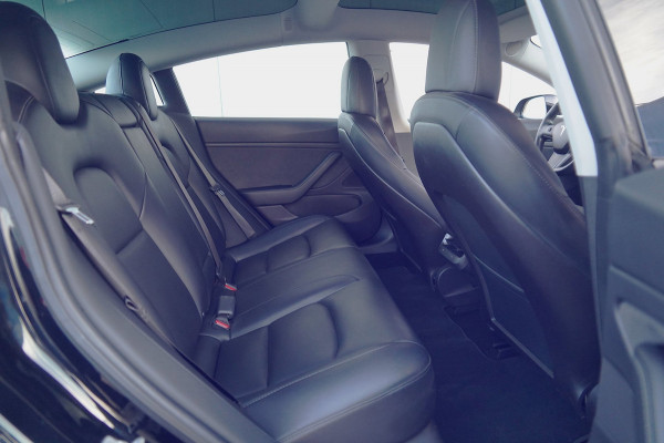 Tesla Model 3 Long Range AWD 75 kWh / SOH 84,3% / NL-Auto / Stoelverw. / Pano / Camera