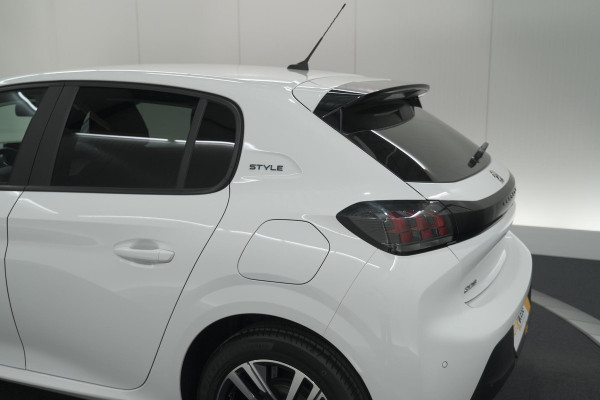Peugeot 208 1.2 PureTech Style | Parkeersensoren | Navigatie | Apple Carplay