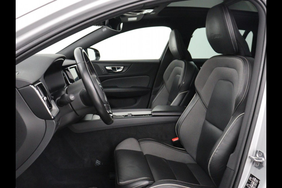 Volvo V60 2.0 T4 R-Design Panoramadak | Full LED | Trekhaak | Carplay | Pilot assist | Navigate | Stoel & Stuurverwarming | Achteruitrij camera | Cruise control | Climate control