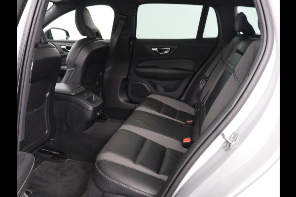 Volvo V60 2.0 T4 R-Design Panoramadak | Full LED | Trekhaak | Carplay | Pilot assist | Navigate | Stoel & Stuurverwarming | Achteruitrij camera | Cruise control | Climate control