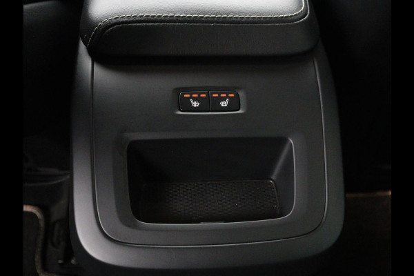 Volvo V60 2.0 T4 R-Design Panoramadak | Full LED | Trekhaak | Carplay | Pilot assist | Navigate | Stoel & Stuurverwarming | Achteruitrij camera | Cruise control | Climate control