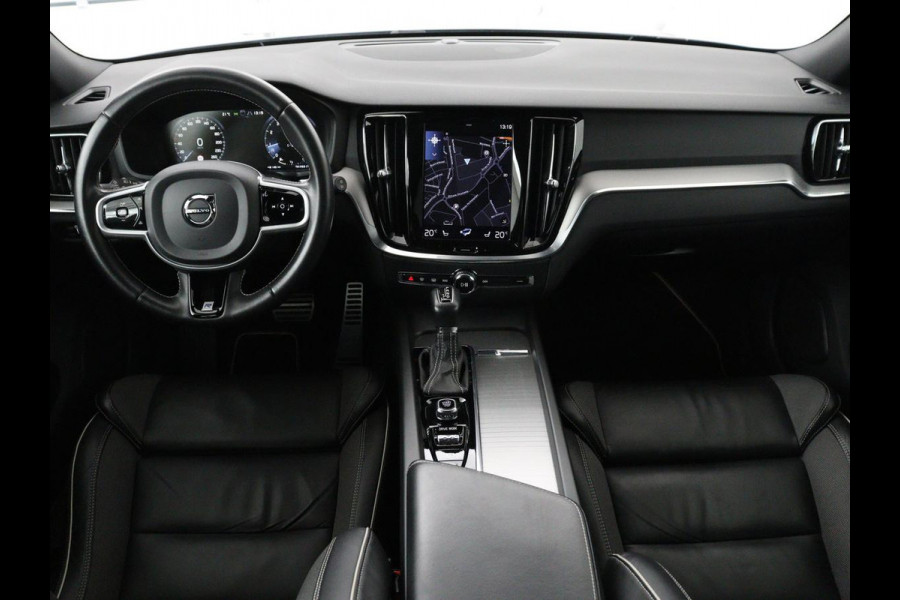 Volvo V60 2.0 T4 R-Design Panoramadak | Full LED | Trekhaak | Carplay | Pilot assist | Navigate | Stoel & Stuurverwarming | Achteruitrij camera | Cruise control | Climate control