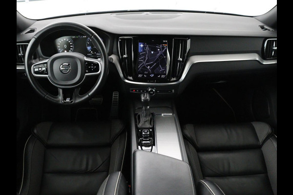 Volvo V60 2.0 T4 R-Design Panoramadak | Full LED | Trekhaak | Carplay | Pilot assist | Navigate | Stoel & Stuurverwarming | Achteruitrij camera | Cruise control | Climate control