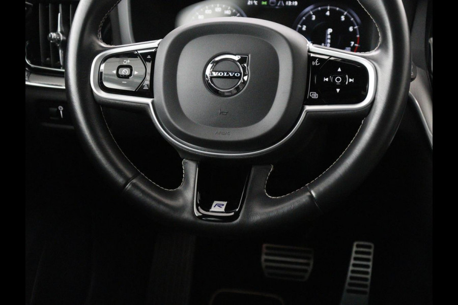 Volvo V60 2.0 T4 R-Design Panoramadak | Full LED | Trekhaak | Carplay | Pilot assist | Navigate | Stoel & Stuurverwarming | Achteruitrij camera | Cruise control | Climate control